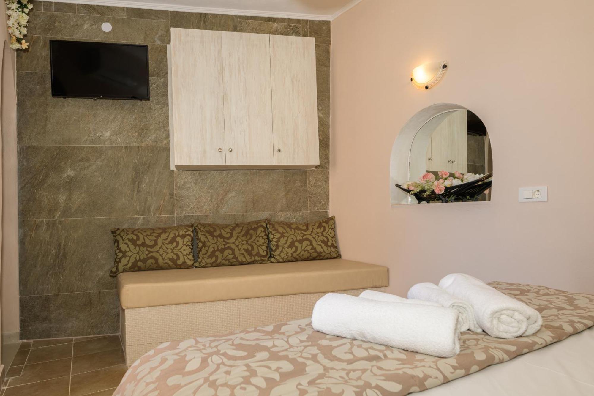 Harmony Hotel Keri Bagian luar foto